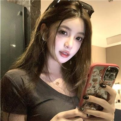 草地上的男人